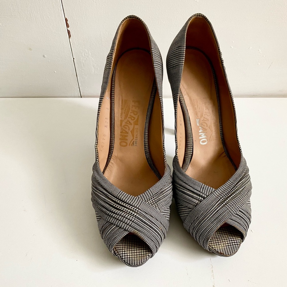 Salvatore Ferragamo Glen Plaid Fabric Peep Toe Platform Pumps Sz. 7